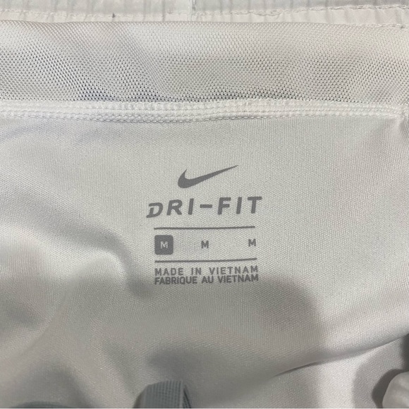 NWOT Nike Dri fit sz M white shorts with liner, pocket and drawstring closure - Picture 6 of 9